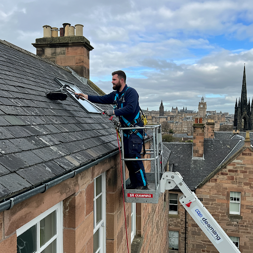 SR Cleaning professional gutter cleaning service in Edinburgh